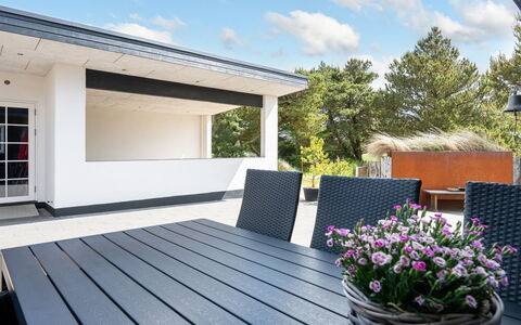Rasmina - 1.2Km from the Sea: Hout, Meubilair, Buitenmeubels, Verdieping, Dek, Houten Vloer, Veranda, Huis, Samengesteld Materiaal, Stoel