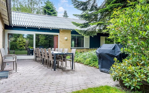 Siggut - 100M from the Sea: Dak, Huis, Huis, Verblijf, Deur, Siding, Dek, Veranda, Plank, Hardwood