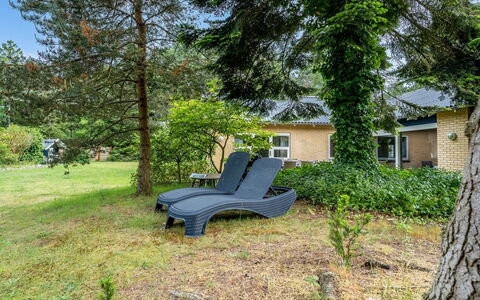 Siggut - 100M from the Sea: Dak, Huis, Huis, Verblijf, Deur, Siding, Dek, Veranda, Plank, Hardwood