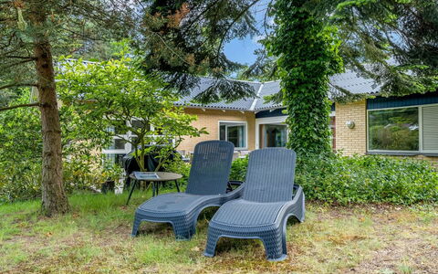 Siggut - 100M from the Sea: Dak, Huis, Huis, Verblijf, Deur, Siding, Dek, Veranda, Plank, Hardwood