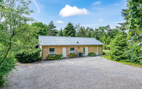 Siggut - 100M from the Sea: Dak, Huis, Huis, Verblijf, Deur, Siding, Dek, Veranda, Plank, Hardwood