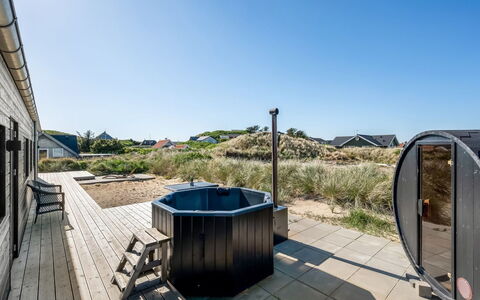 Chenoa - 350M from the Sea: Meubilair, Interieur Ontwerp, Stoel, Flooring, Tafel, Toevlucht, Verdieping, Plafond, Kamer, Eco Hotel