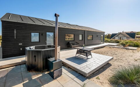 Chenoa - 350M from the Sea: Meubilair, Interieur Ontwerp, Stoel, Flooring, Tafel, Toevlucht, Verdieping, Plafond, Kamer, Eco Hotel