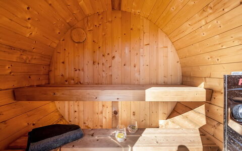 Chenoa - 350M from the Sea: Meubilair, Interieur Ontwerp, Stoel, Flooring, Tafel, Toevlucht, Verdieping, Plafond, Kamer, Eco Hotel