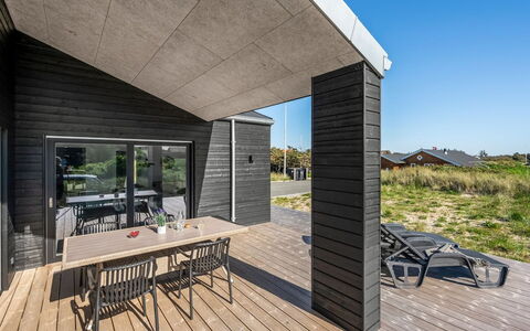 Chenoa - 350M from the Sea: Meubilair, Interieur Ontwerp, Stoel, Flooring, Tafel, Toevlucht, Verdieping, Plafond, Kamer, Eco Hotel