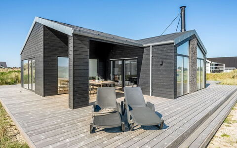 Chenoa - 350M from the Sea: Meubilair, Interieur Ontwerp, Stoel, Flooring, Tafel, Toevlucht, Verdieping, Plafond, Kamer, Eco Hotel