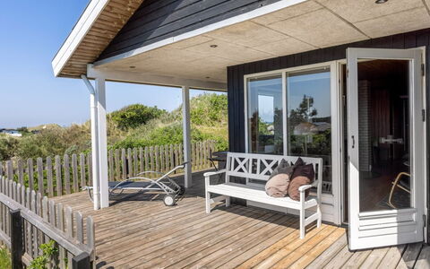Letje - 500M from the Sea: Hout, Huis, Veranda, Dek, Hardwood, Dak, Beits, Houten Vloer, Eco Hotel