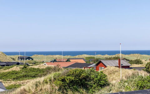 Letje - 500M from the Sea: Hout, Huis, Veranda, Dek, Hardwood, Dak, Beits, Houten Vloer, Eco Hotel
