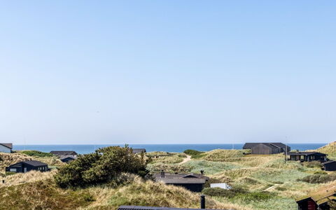 Letje - 500M from the Sea: Hout, Huis, Veranda, Dek, Hardwood, Dak, Beits, Houten Vloer, Eco Hotel
