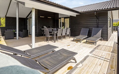 Aleksa - 500M from the Sea: Meubilair, Interieur Ontwerp, Flooring, Verdieping, Plafond, Kamer, Stoel, Tafel, Appartement, Keuken En Eettafel