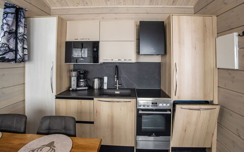 Hehku: Hout, Flooring, Meubilair, Verdieping, Keuken, Interieur Ontwerp, Cabinetry, Kamer, Countertop, Plafond