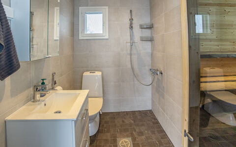 Hehku: Badkamer, Flooring, Loodgieterswerkinrichting, Muur, Verdieping, Interieur Ontwerp, Hout, Wastafel, Wastafel In De Badkamer, Toilet