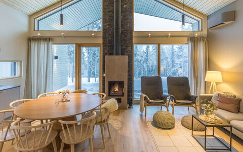 Villa Aava: Meubilair, Stoel, Buitenmeubels, Tafel, Hout, Buitentafel, Keuken En Eettafel, Schaduw, Tuin, Paraplu