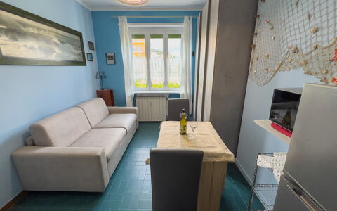 Casa Carlotta - San Bartolomeo Al Mare: Meubilair, Bankstel, Fotolijst, Tafel, Interieur Ontwerp, Verdieping, Flooring, Woonkamer, Muur, Onroerend Goed