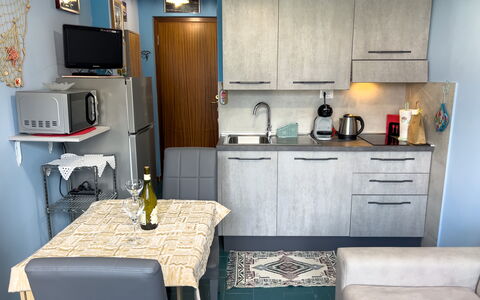 Casa Carlotta - San Bartolomeo Al Mare: Cabinetry, Meubilair, Countertop, Wastafel, Keuken, Verlichting, Hout, Interieur Ontwerp, Flooring