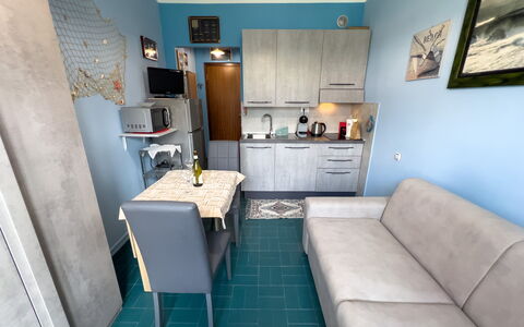 Casa Carlotta - San Bartolomeo Al Mare: Meubilair, Fotolijst, Eigendom, Azure, Blauw, Bankstel, Tafel, Interieur Ontwerp, Architectuur, Stoel