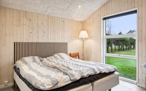 Juste - 1.7Km from the Sea: Hout, Plafond, Slaapkamer, Interieur Ontwerp, Flooring, Bed, Verdieping, Kamer, Bed Frame, Hardwood