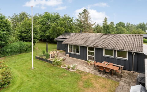 Juste - 1.7Km from the Sea: Gras, Gebouw, Dak, Huis, Huis, Woongebied, Verblijf, Struik, Architectuur, Land Lot