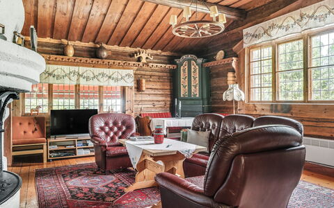 Alice: Bruin, Eigendom, Meubilair, Venster, Gebouw, Hout, Interieur Ontwerp, Woonkamer, Stoel, Bankstel
