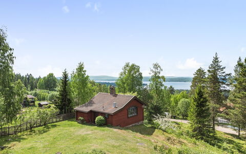 Alice: Fabriek, Lucht, Wolk, Boom, Venster, Gebouw, Natuurlijk Landschap, Land Lot, Hoogland, Huis