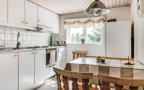 Alice: Cabinetry, Meubilair, Tafel, Countertop, Hout, Fornuis, Interieur Ontwerp, Keuken, Architectuur, Toestel Van De Keuken