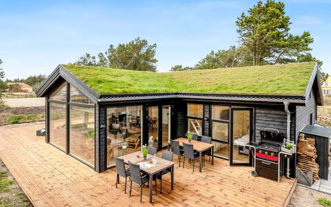 Elisenda - 625M from the Sea: Blauw, Struik, Verblijf, Groundcover, Tuin, Landgoed, Schaduw, Landscaping, Boerderij, Eco Hotel