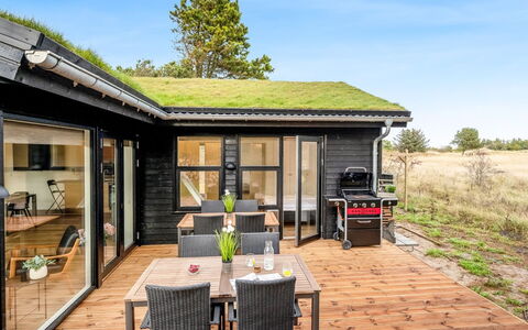 Elisenda - 625M from the Sea: Blauw, Struik, Verblijf, Groundcover, Tuin, Landgoed, Schaduw, Landscaping, Boerderij, Eco Hotel