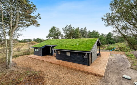 Elisenda - 625M from the Sea: Blauw, Struik, Verblijf, Groundcover, Tuin, Landgoed, Schaduw, Landscaping, Boerderij, Eco Hotel