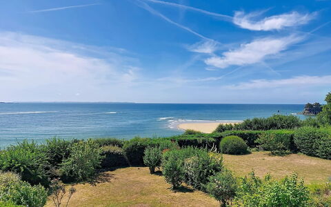 Ruilh Avel: Lucht, Blauw, Water, Groen, Horizon, Vegetation, Natuurlijk Landschap, Struik, Zee, Kust En Oceanic Landvormen