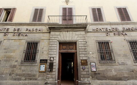Appartamento Reale: Venster, Gebouw, Deur, Facade, Symmetrie, Landmark, Stad, Stedelijk Gebied, Font, Geschiedenis