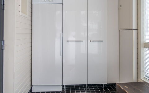Vuokatinranta Suite 4 C: Meubilair, Interieur Ontwerp, Flooring, Verdieping, Tafel, Plafond, Keuken En Eettafel, Verlichting, Stoel, Huis