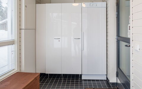 Vuokatinranta Suite 2 B: Meubilair, Interieur Ontwerp, Flooring, Verdieping, Tafel, Plafond, Keuken En Eettafel, Verlichting, Stoel, Huis