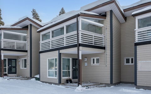 Vuokatinranta Suite 2 C: Gras, Huis, Land Lot, Tuin, Groundcover, Deur, Siding, Boerderij, Garden Gebouwen
