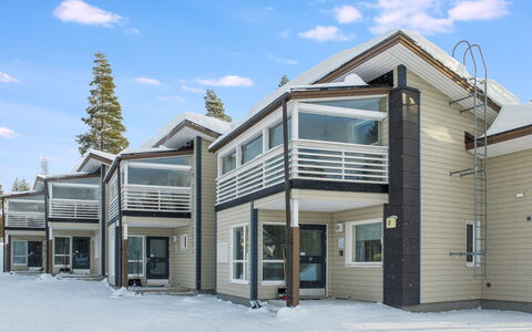 Vuokatinranta Suite 2 D: Gras, Huis, Land Lot, Tuin, Groundcover, Deur, Siding, Boerderij, Garden Gebouwen