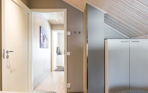 Golfarinkunnas 7B: Meubilair, Interieur Ontwerp, Flooring, Verdieping, Tafel, Plafond, Keuken En Eettafel, Verlichting, Stoel, Huis