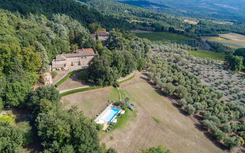 Villa D'elsa: Fabriek, Gebouw, Natuurlijk Landschap, Boom, Land Lot, Landschap, Grasland, Plain, Landelijk Gebied, Helling