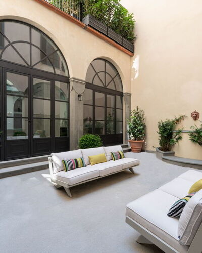 Duomo Penthouse: Fabriek, Eigendom, Gebouw, Interieur Ontwerp, Verlichting, Architectuur, Bloempot, Comfort, Kamerplant, Woongebied