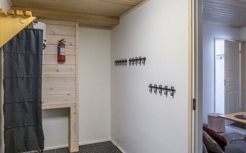 Pikku-Pölly: Meubilair, Interieur Ontwerp, Flooring, Verdieping, Tafel, Plafond, Keuken En Eettafel, Verlichting, Stoel, Huis