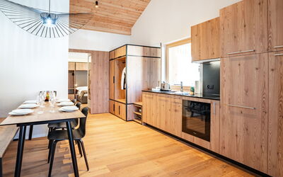 Swisspeak Resorts Thyon 4 Vallées 9000.9: Interieur Ontwerp, Hout, Flooring, Meubilair, Plafond, Verdieping, Keuken, Houten Vloer, Verlichting, Countertop