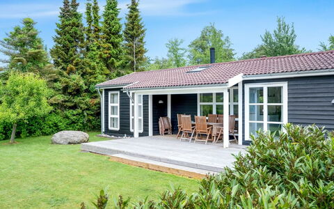 Mira - 500M from the Sea: Huis, Huis, Deur, Dak, Verblijf, Landgoed, Tuin, Schaduw, Siding, Werf