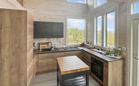 Saana Aurora: Keuken, Meubilair, Countertop, Flooring, Interieur Ontwerp, Hout, Verdieping, Cabinetry, Toestel Van De Keuken, Houten Vloer