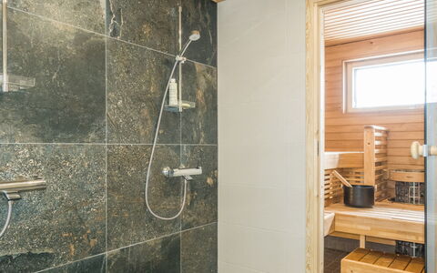 Saana Aurora: Flooring, Verdieping, Interieur Ontwerp, Loodgieterswerkinrichting, Tegel, Samengesteld Materiaal, Badkamer, Loodgieter, Plafond, Douchekop