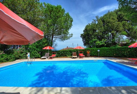 Leccino: Water, Fabriek, Eigendom, Zwembad, Wolk, Natuur, Azure, Lucht, Boom, Schaduw