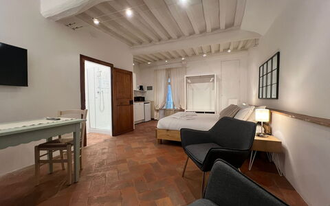 Vicolo Della Scala Rooms: Meubilair, Tafel, Interieur Ontwerp, Verdieping, Hout, Flooring, Woonkamer, Comfort, Onroerend Goed, Hardwood