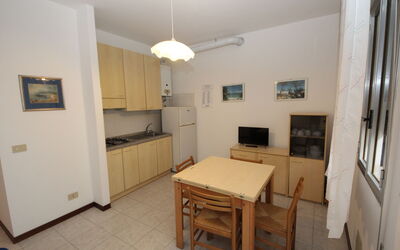 Casa Lucia 629.1: Fabriek, Gebouw, Stoel, Hout, Schaduw, Bloem, Deur, Tinten En Schaduwen, Landschap, Petal