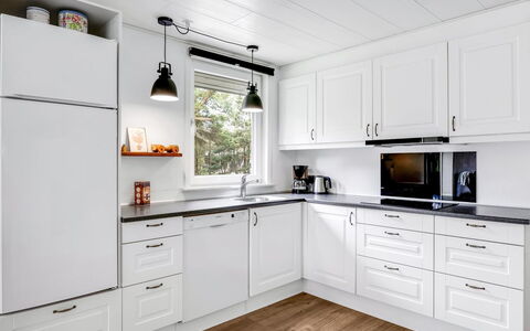 Manko - 1Km from the Sea: Keuken, Cabinetry, Toestel Van De Keuken, Countertop, Flooring, Major Appliance, Hout, Interieur Ontwerp, Meubilair, Lade