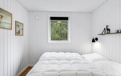 Manko - 1Km from the Sea: Slaapkamer, Hout, Plafond, Interieur Ontwerp, Bed, Laken, Bedding, Flooring, Verdieping, Linens