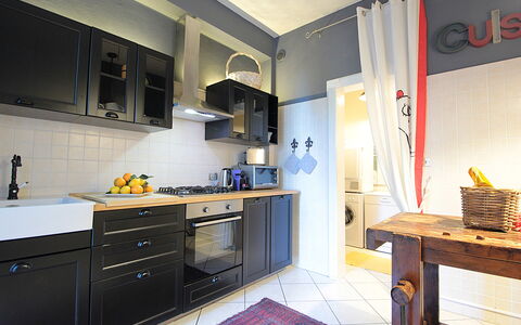 Dal Molin Apartment, Garda Lake, Ac, Fitness, Jacu: Meubilair, Cabinetry, Eigendom, Countertop, Gebouw, Keuken, Hout, Lade, Fornuis, Interieur Ontwerp