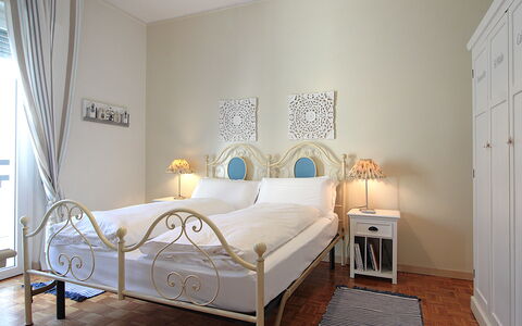 Catullo 18 Apartment, Garda Lake, Jacuzzi, Fitness: Meubilair, Eigendom, Comfort, Product, Bed Frame, Hout, Textiel, Interieur Ontwerp, Architectuur, Flooring