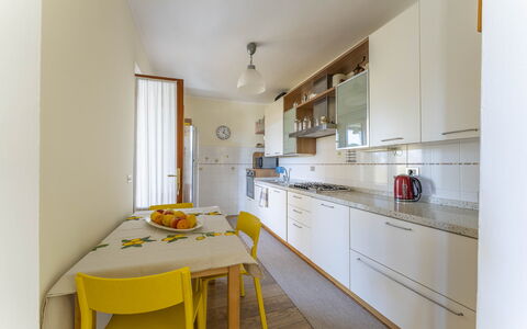 Camaiore House With Pool, La Casa Dei Ricci: Cabinetry, Meubilair, Countertop, Tafel, Hout, Interieur Ontwerp, Stoel, Keuken, Toestel Van De Keuken